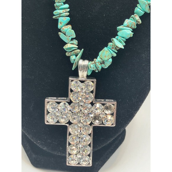Crystal Avenue Beaded Light Green Stones Rhinestone Cross 21 3/8 Inch Necklace! - Picture 2 of 8